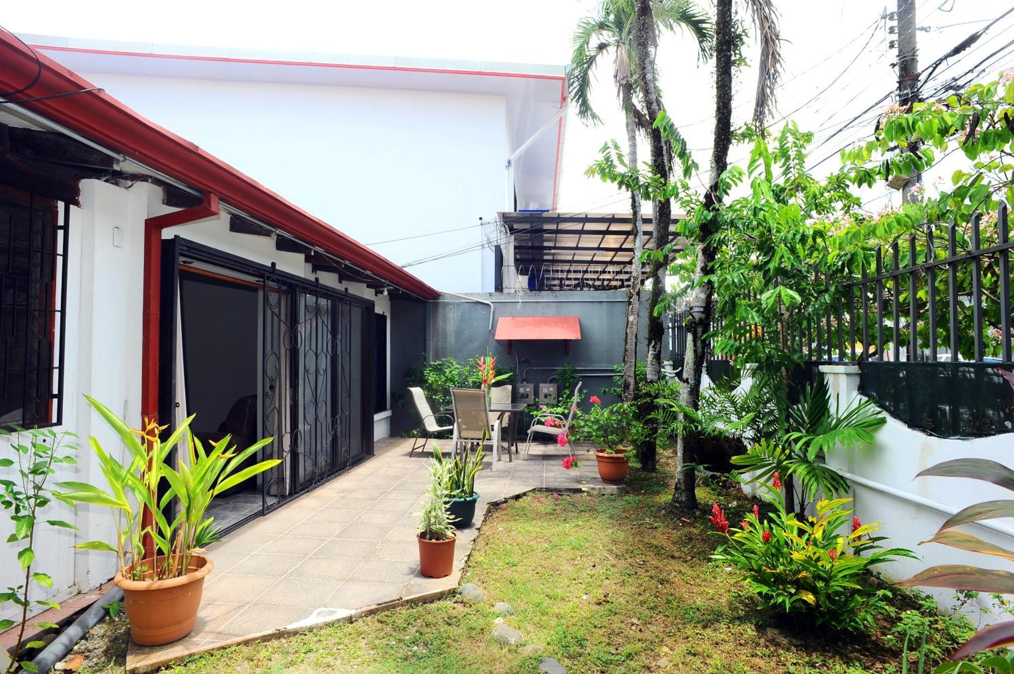 Wide Mouth Frog Quepos Hostel Manuel Antonio Exterior foto