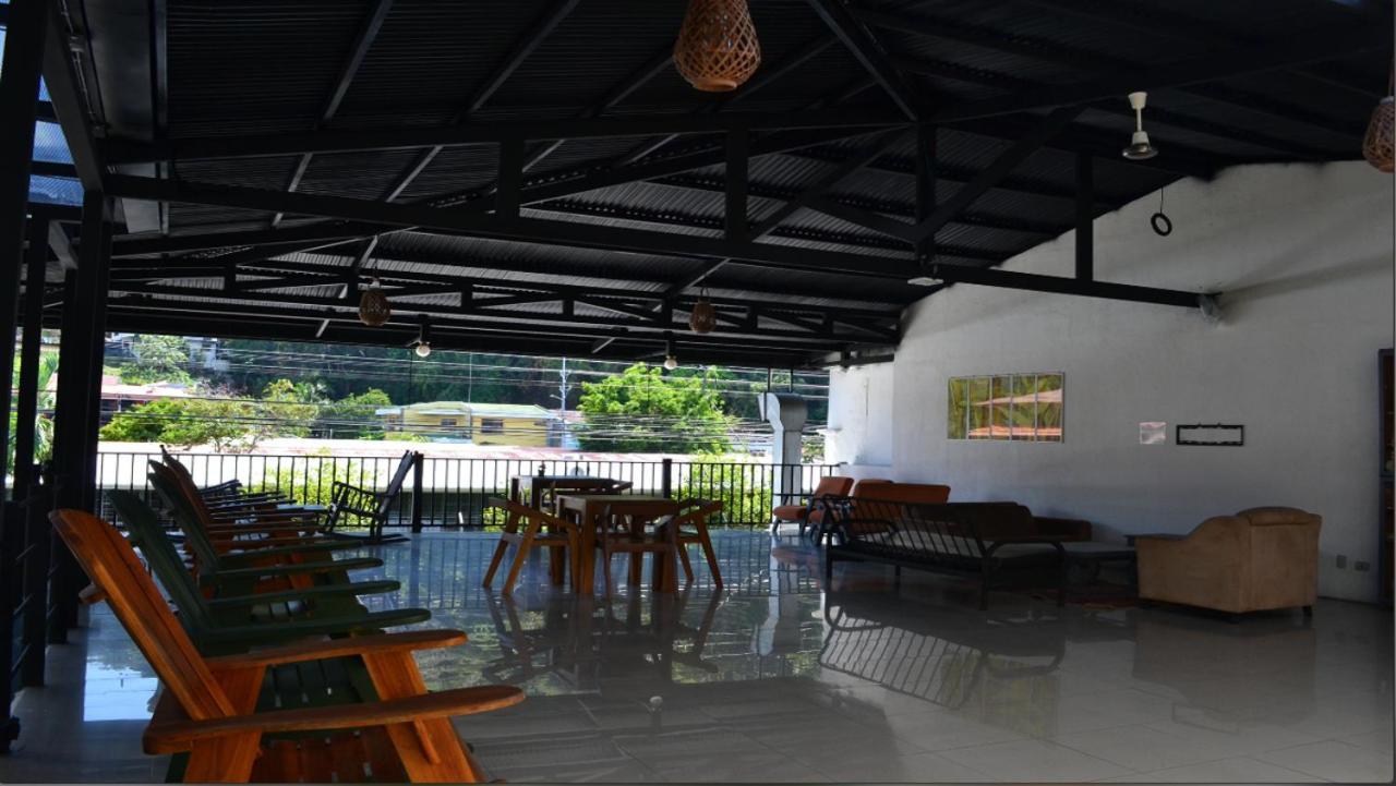 Wide Mouth Frog Quepos Hostel Manuel Antonio Exterior foto